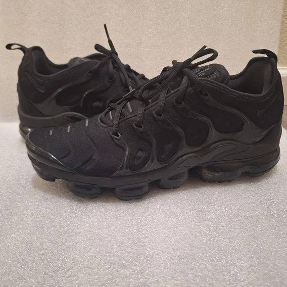 Mens 12 Nike VaporMax Plus Triple Black - Picture 1 of 4